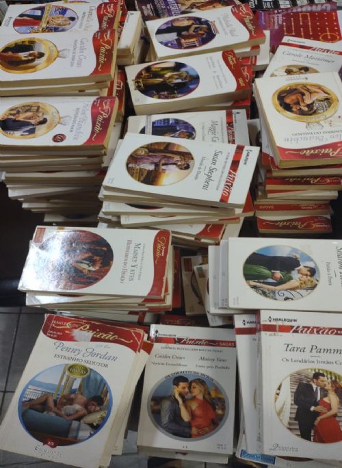 Kit Romances Harlequin Paixão 12 Volumes