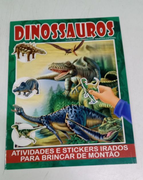 Dinossauros Livro de Atividades com Adesivos Especial